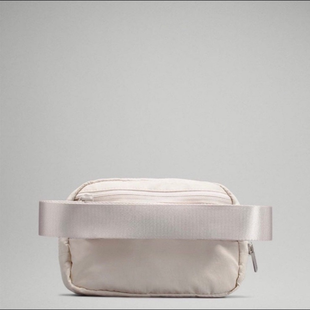 Lululemon Everywhere Belt Bag White Opal - Picture 4 of 8